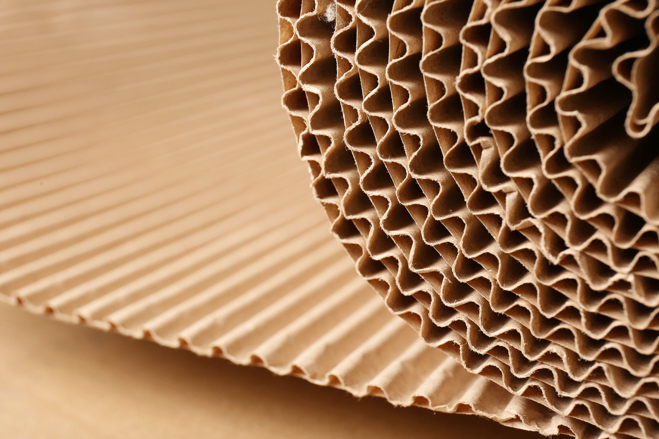 strong corrugated packaging with adhesive additives